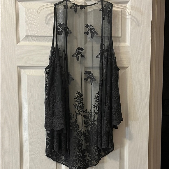 Tops - Women’s Dark Grey Lace Cold Shoulder 
Kimono/Duster/Coverup